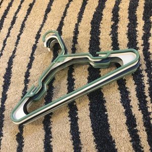 Hangers 3$ with bundle